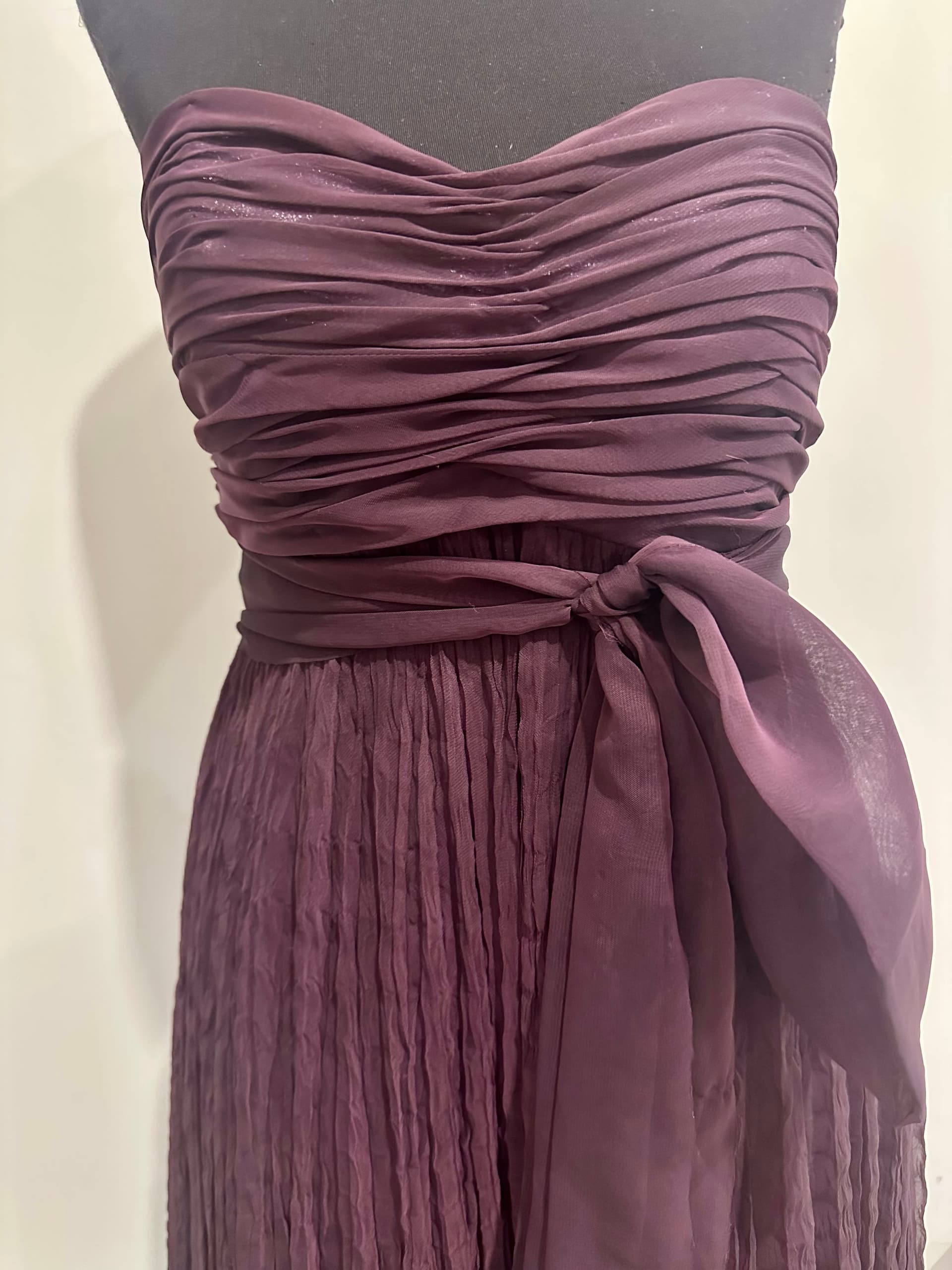 Photo by https://trato-hecho.nyc3.digitaloceanspaces.com/nextImages/(3)-vestido-de-fiesta-7-VEST VIO3.jpeg
