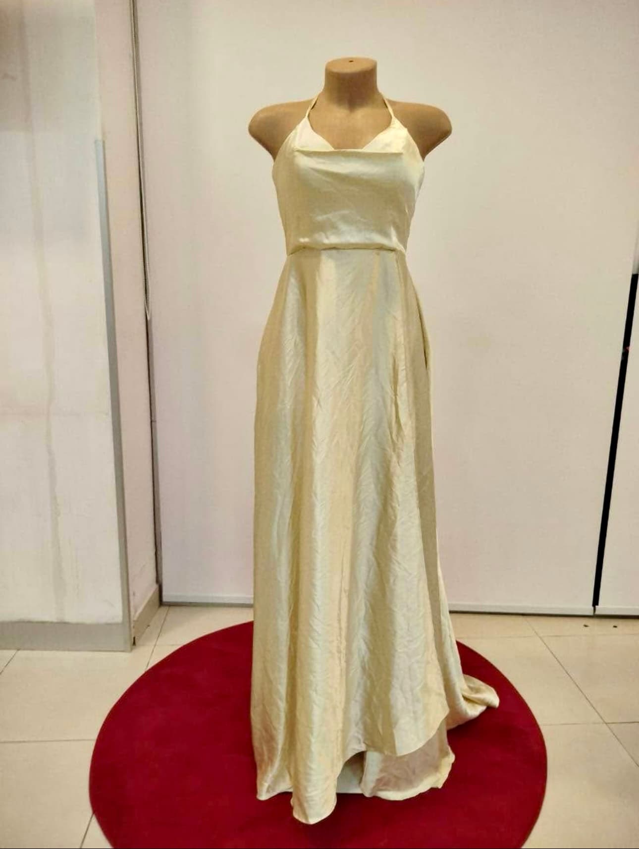 Photo by https://trato-hecho.nyc3.digitaloceanspaces.com/nextImages/(3)-vestidos-de-fiesta-1-IMG_2485.jpeg