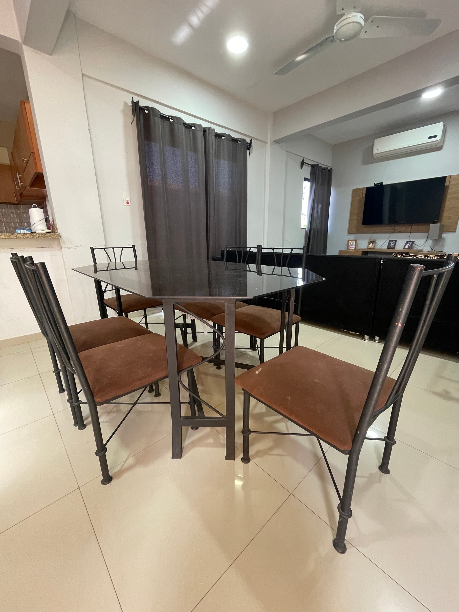 Photo by https://trato-hecho.nyc3.digitaloceanspaces.com/nextImages/(4)-juego-comedor-3-IMG_2361.jpeg