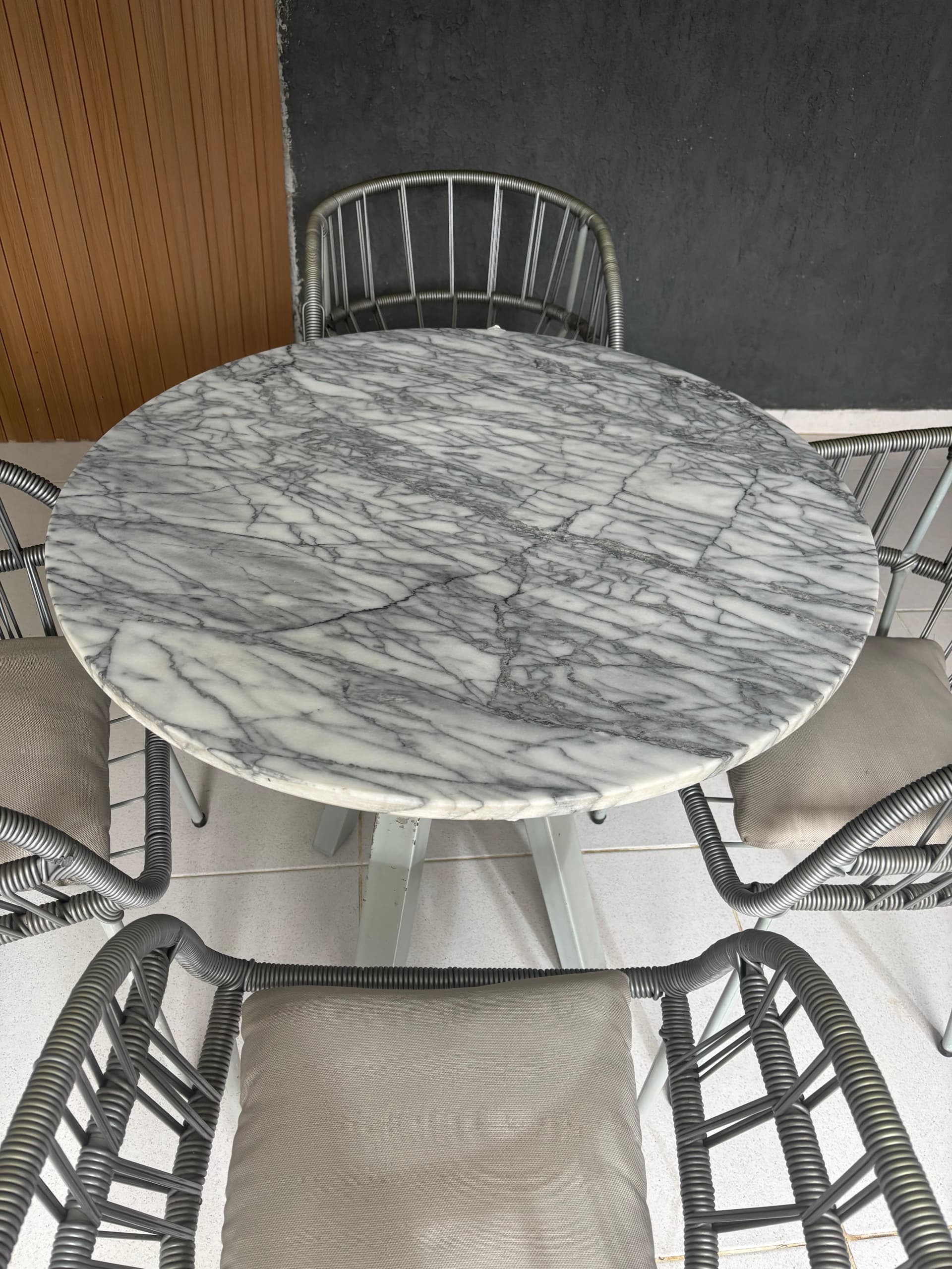 Photo by https://trato-hecho.nyc3.digitaloceanspaces.com/nextImages/(4)-juego-de-comedor-32-IMG_0473.jpeg