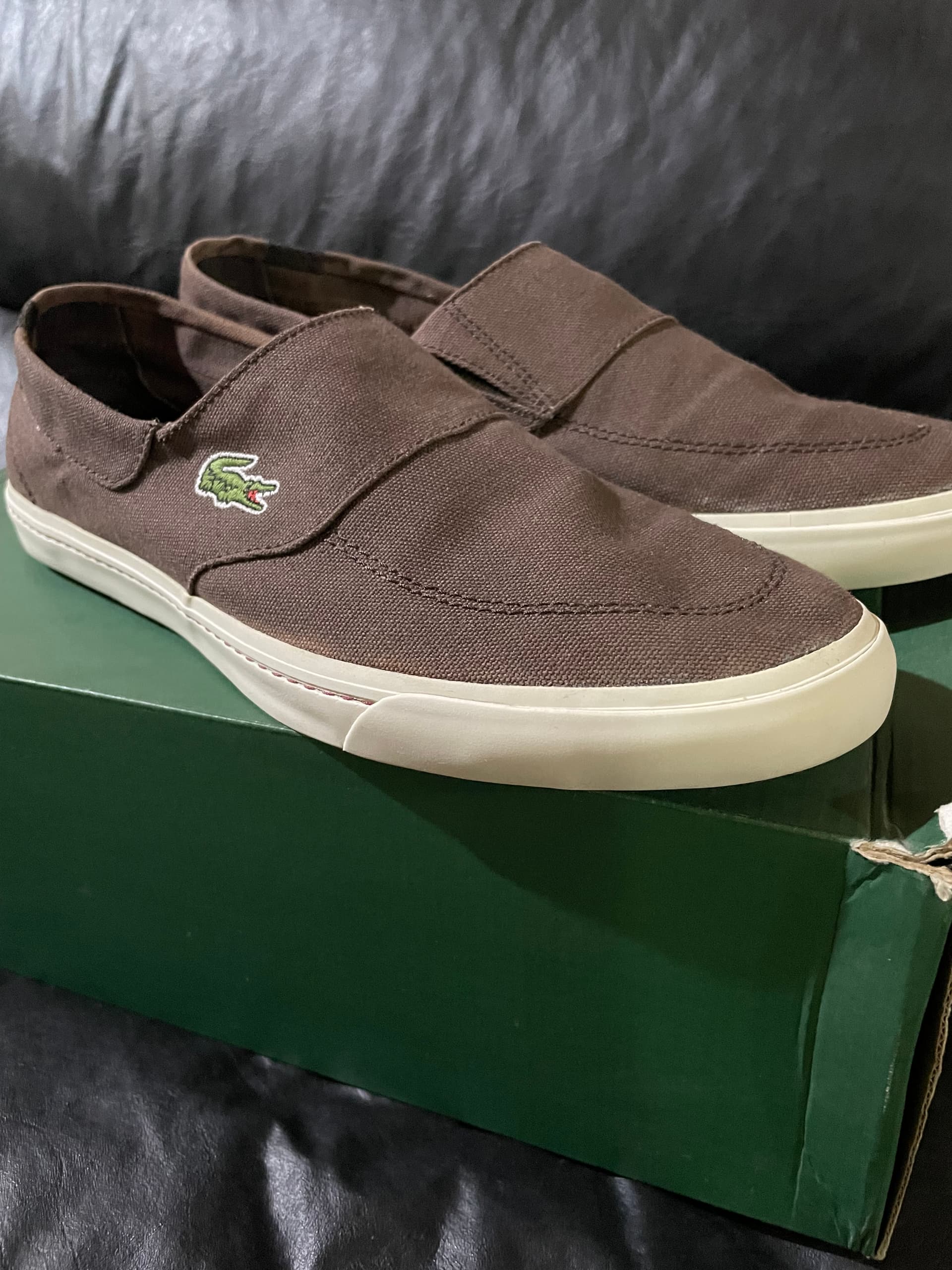 Photo by https://trato-hecho.nyc3.digitaloceanspaces.com/nextImages/(4)-zapato-lacoste-IMG_7320.jpeg
