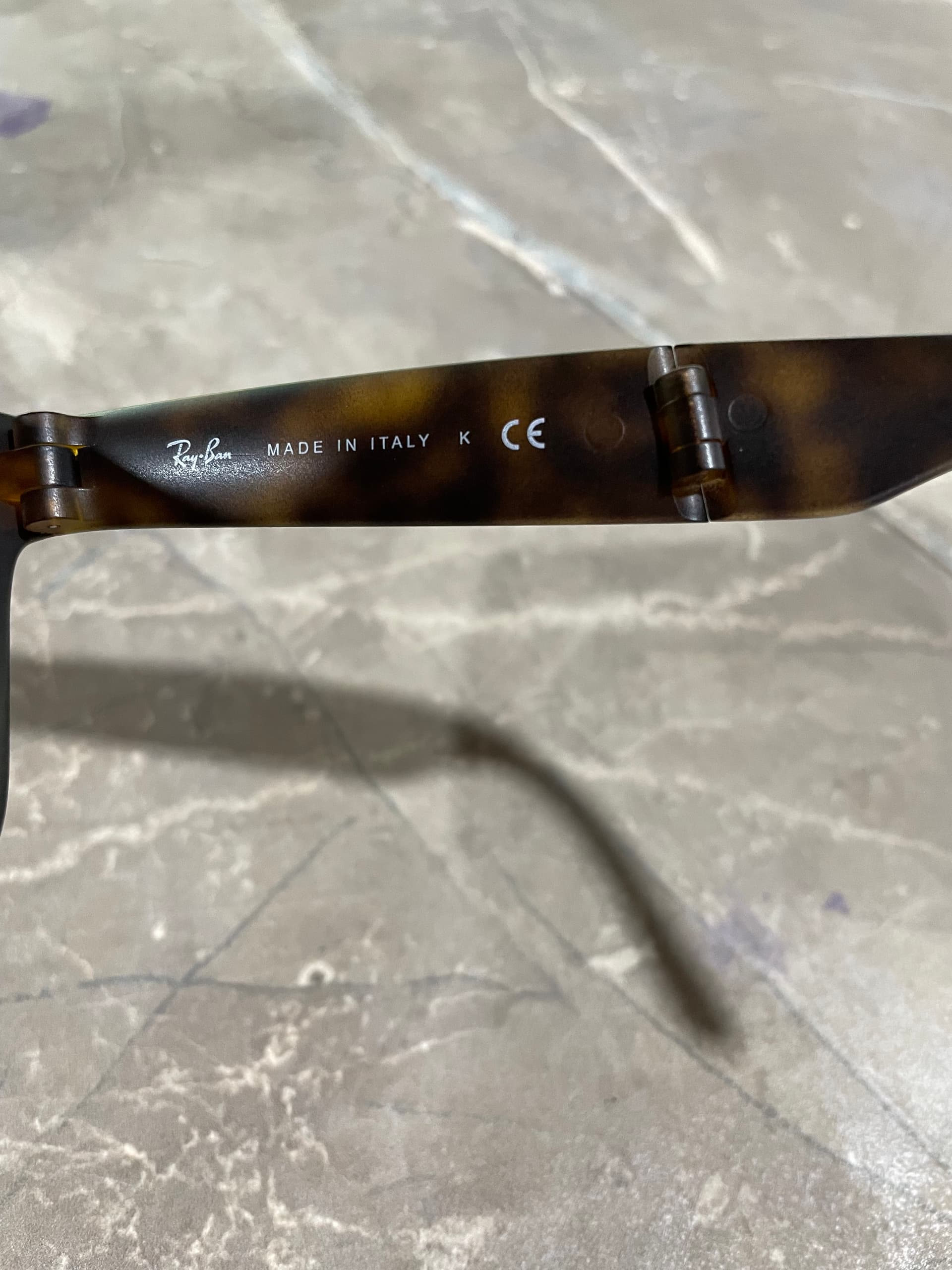 Photo by https://trato-hecho.nyc3.digitaloceanspaces.com/nextImages/(5)-anteojos-ray-ban-IMG_3261.jpeg