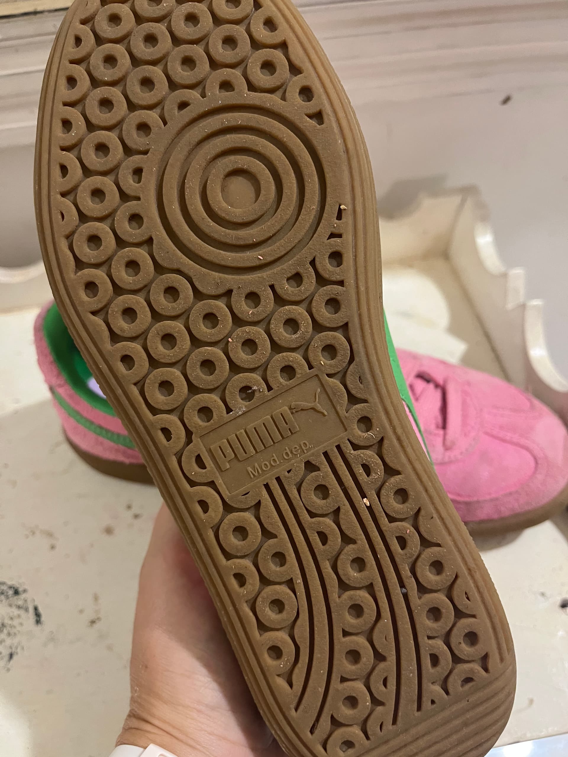 Photo by https://trato-hecho.nyc3.digitaloceanspaces.com/nextImages/(5)-champion-puma-mujer-IMG_3147.jpeg