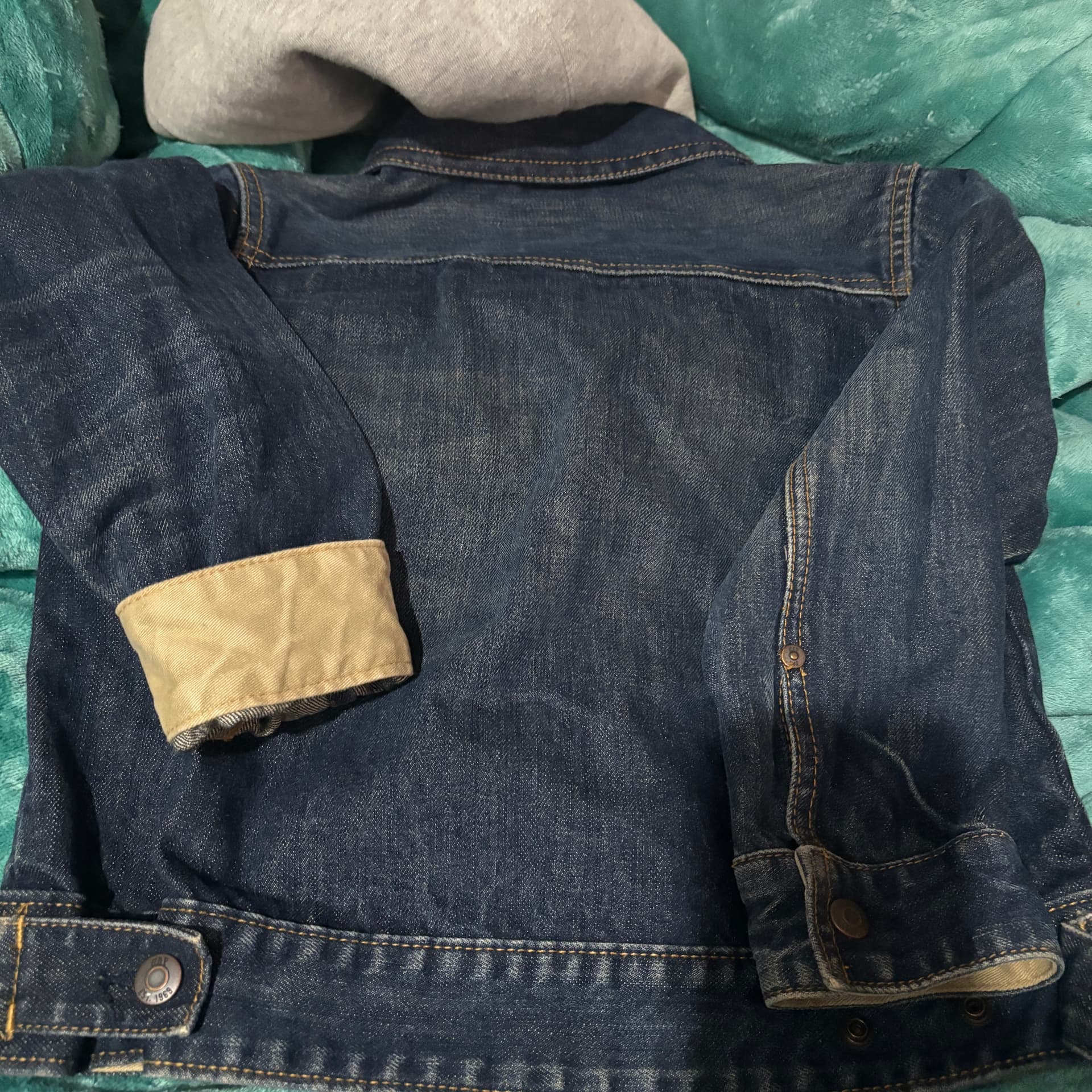 Photo by https://trato-hecho.nyc3.digitaloceanspaces.com/nextImages/(5)-gap-jeans-originales-IMG_4169.jpeg