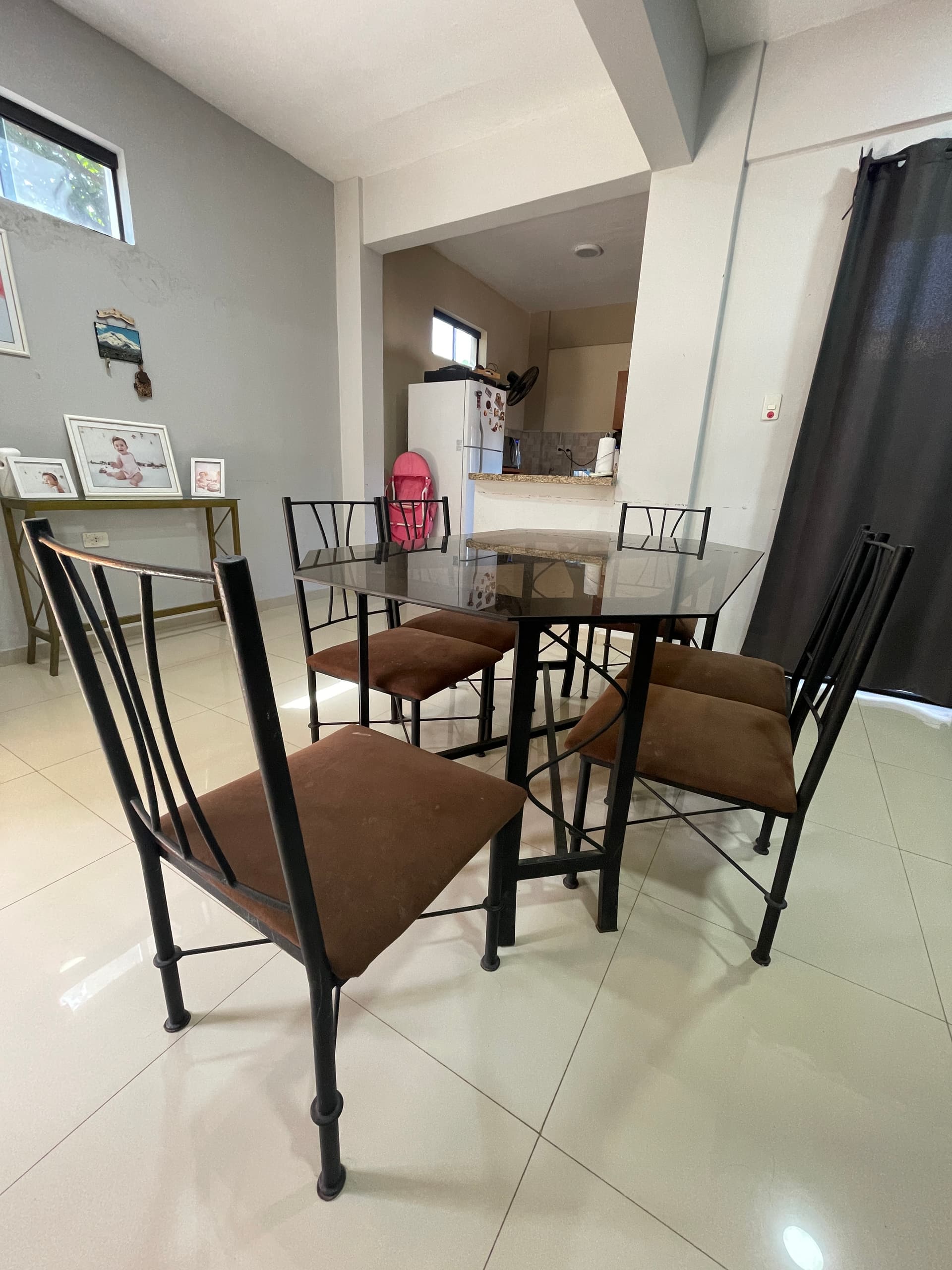Photo by https://trato-hecho.nyc3.digitaloceanspaces.com/nextImages/(5)-juego-comedor-3-IMG_2360.jpeg