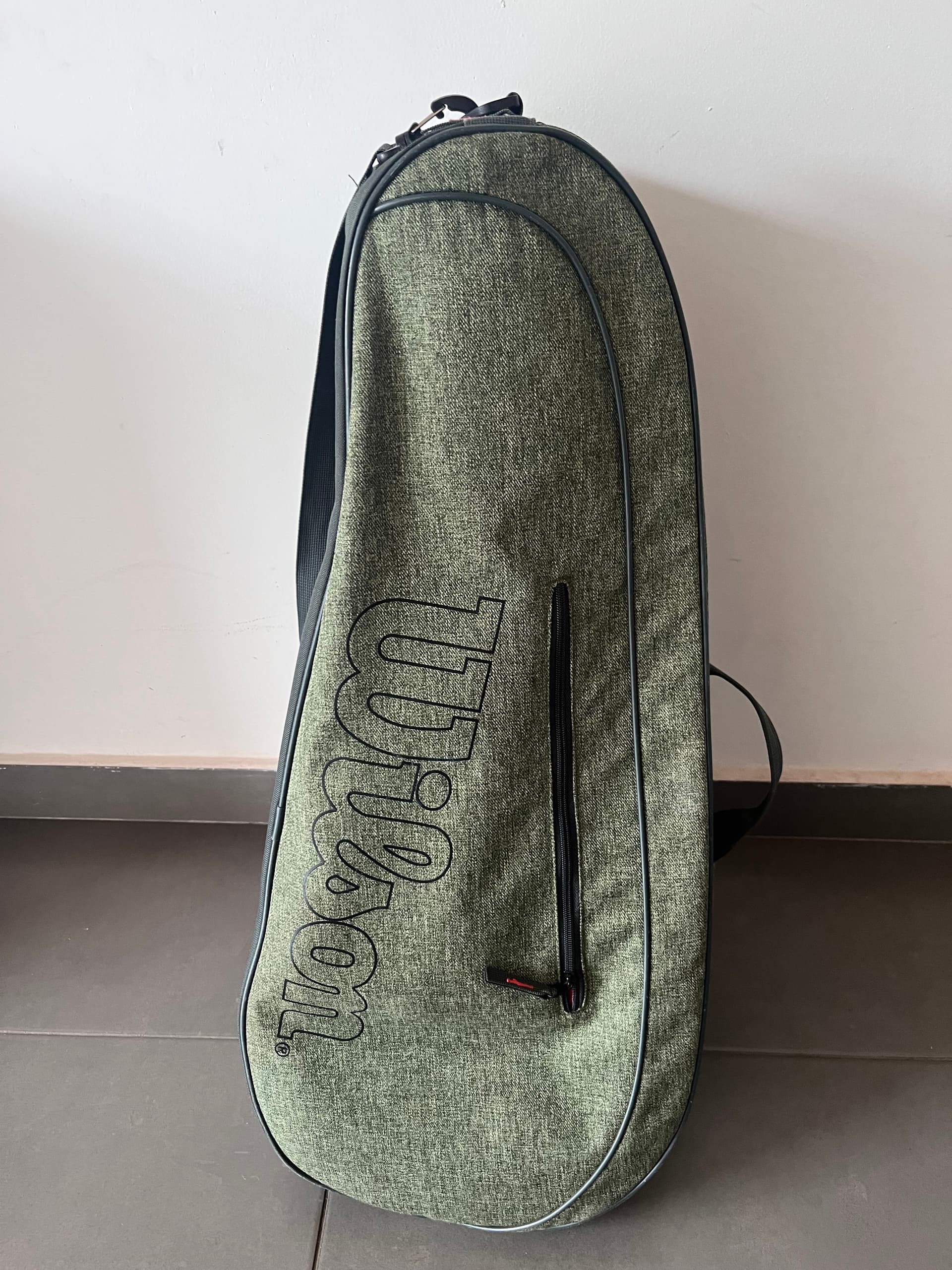 Photo by https://trato-hecho.nyc3.digitaloceanspaces.com/nextImages/(5)-mochila-tenis-wilson-IMG_0363.jpeg
