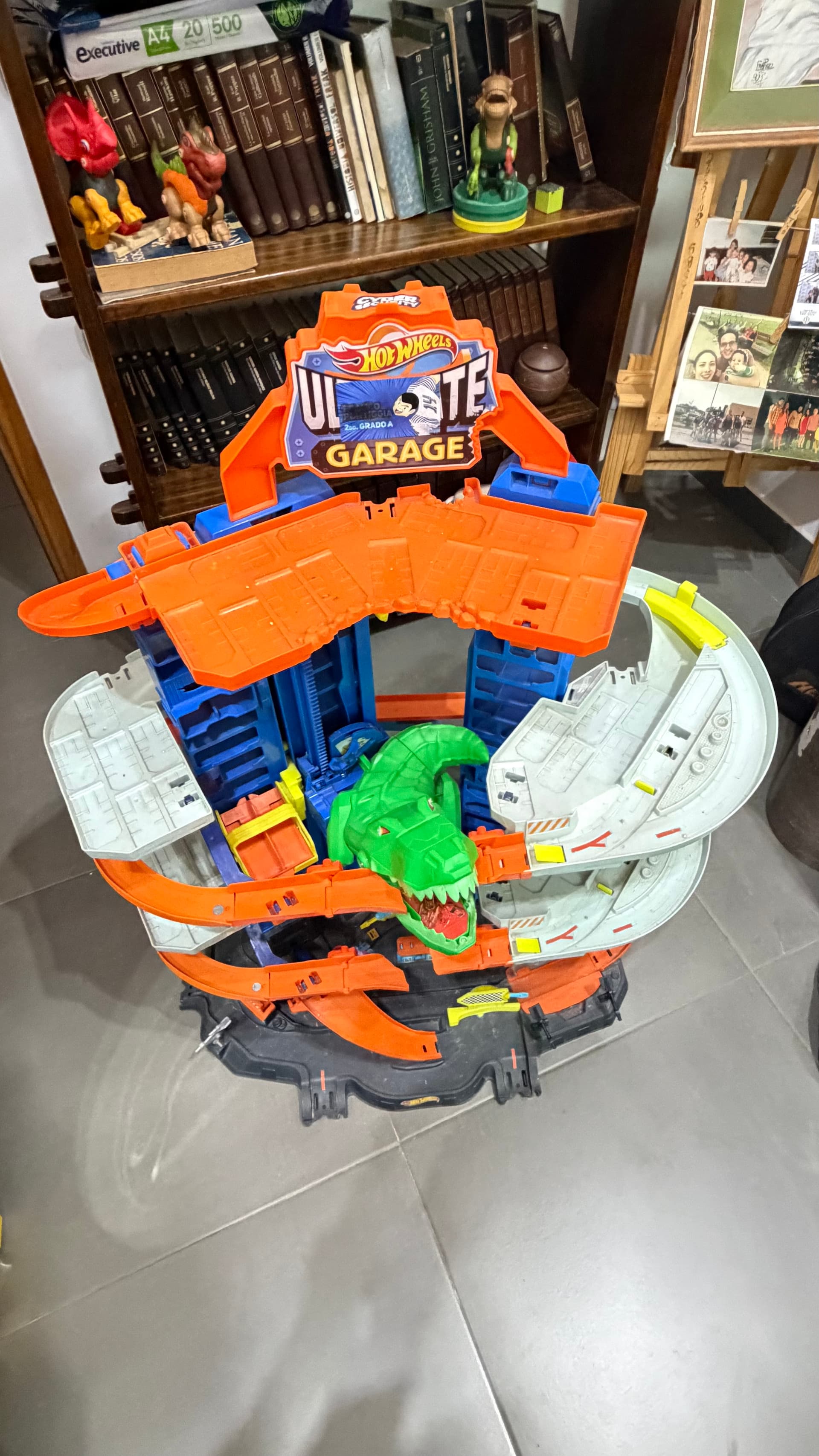 Photo by https://trato-hecho.nyc3.digitaloceanspaces.com/nextImages/(5)-pista-autos-hot-wheels-IMG_3710.jpeg