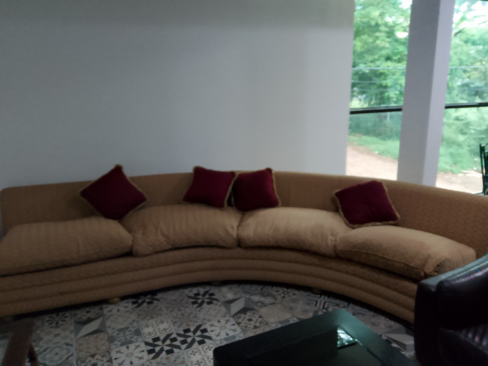 Photo by https://trato-hecho.nyc3.digitaloceanspaces.com/nextImages/(5)-sofa-curvo-IMG_20241208_152032.jpg