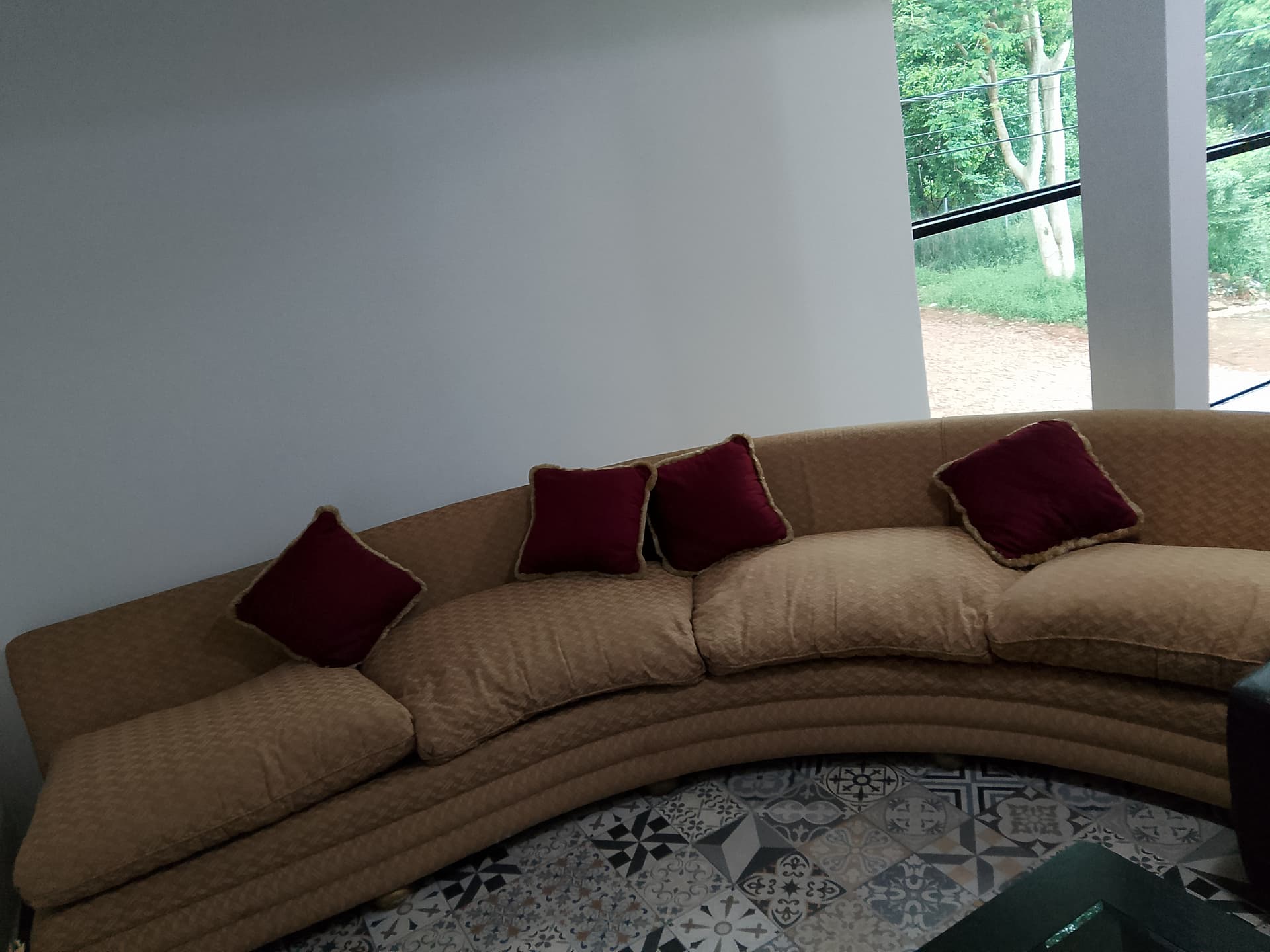 Photo by https://trato-hecho.nyc3.digitaloceanspaces.com/nextImages/(6)-sofa-curvo-IMG_20241208_151953.jpg