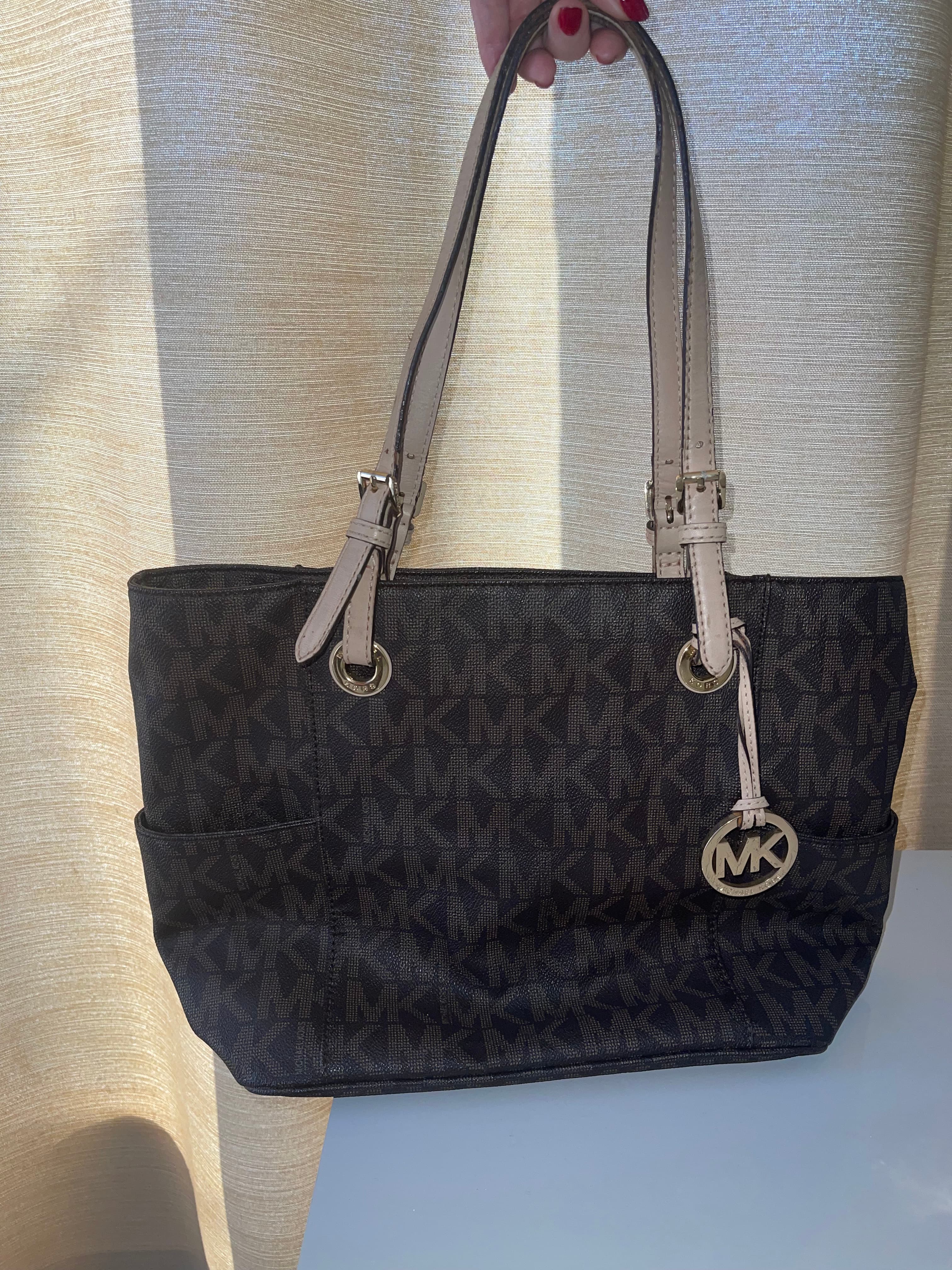 Vendo cartera MK cuero safiano 