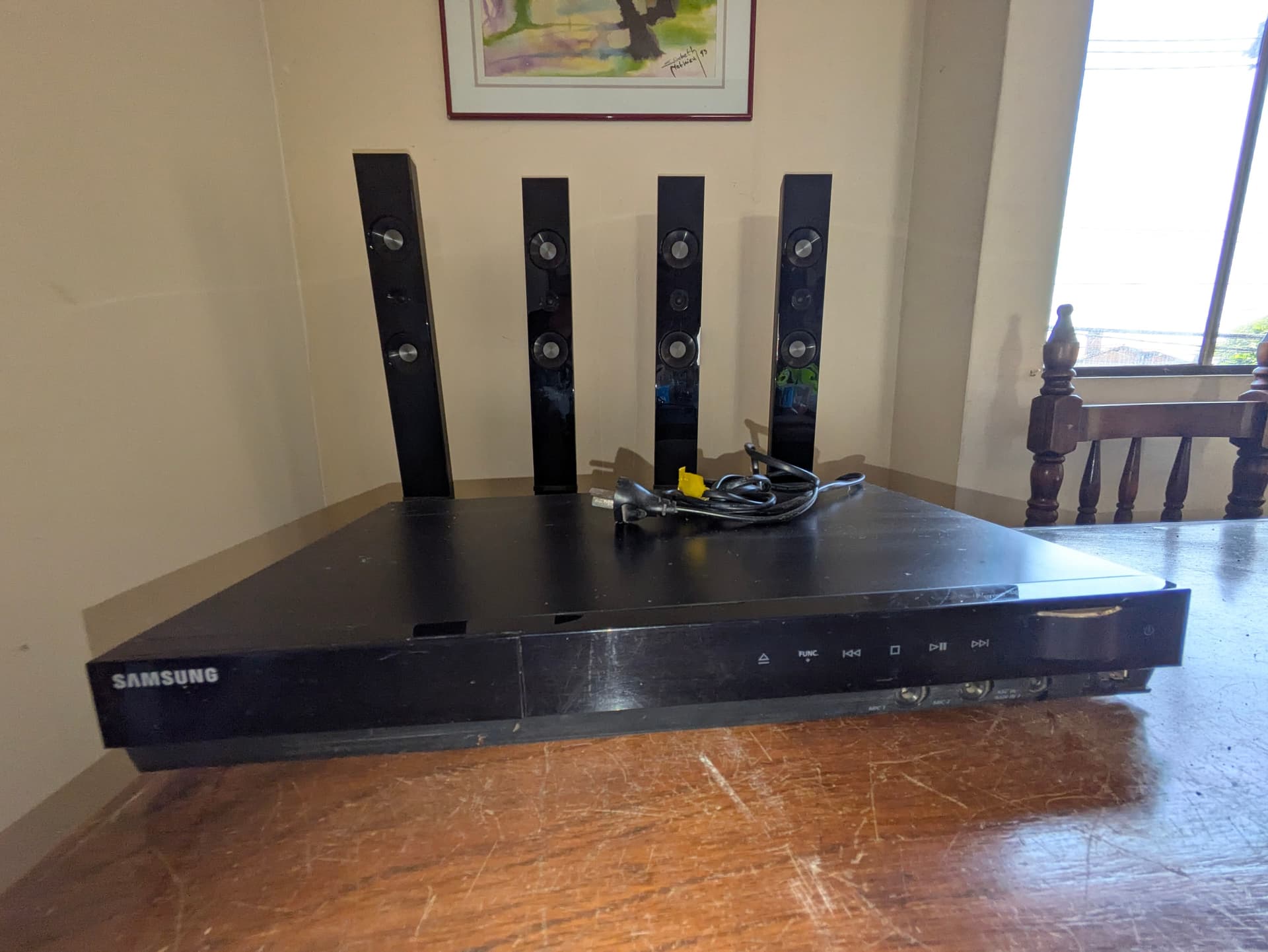 Photo by https://trato-hecho.nyc3.digitaloceanspaces.com/nextImages/2bea969b-8796-42ff-85d7-4154cb62beca-4-sistema-de-sonido-home-theater-samsung-51-completo-PXL_20260314_163516454.jpg